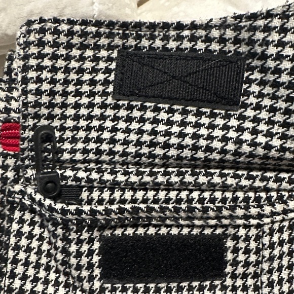 Kavu Houndstooth Crossbody‎ Bag with Red Zipper - Picture 4 of 15